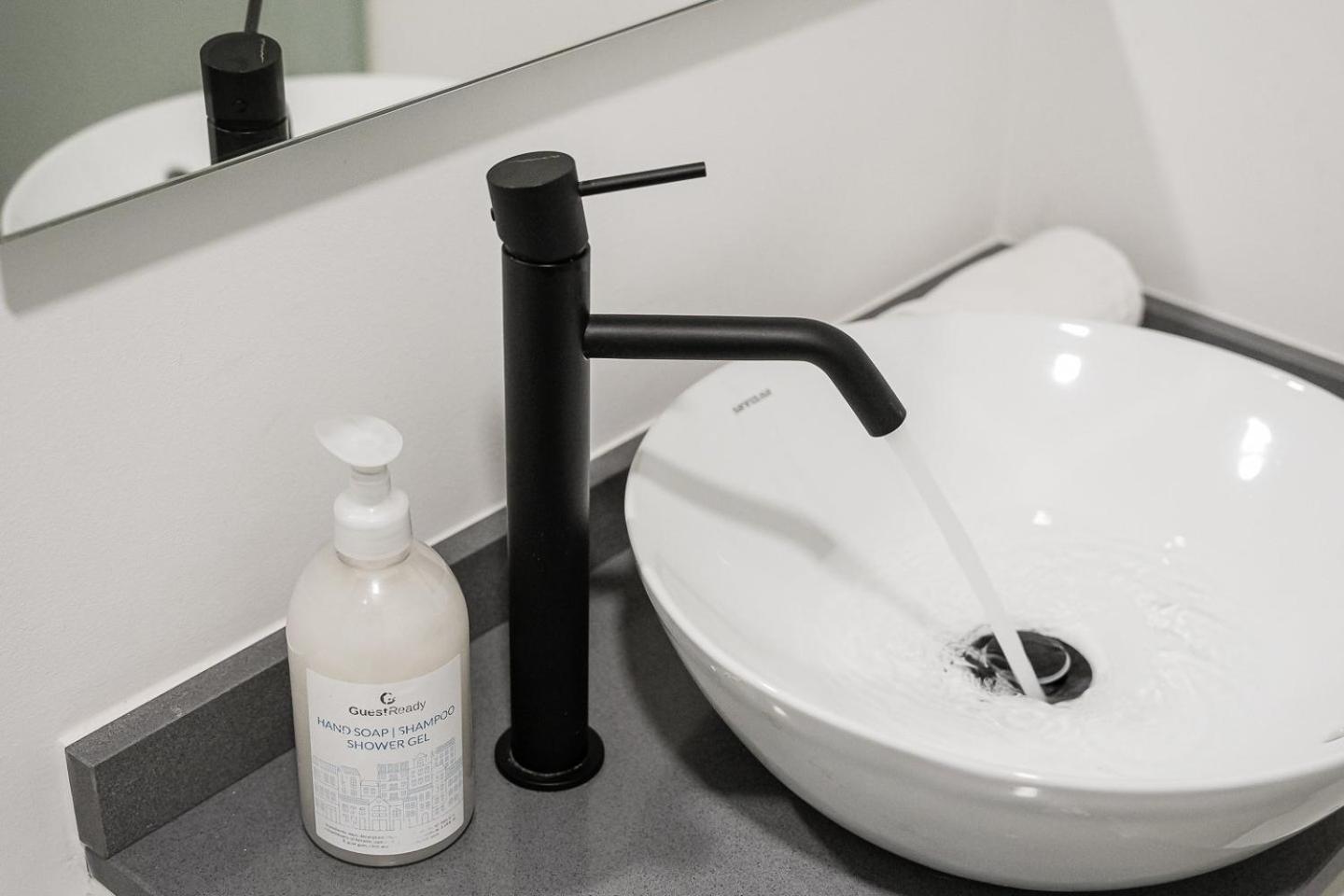 Guestready - A Modern Stay In Downtown Porto Luaran gambar